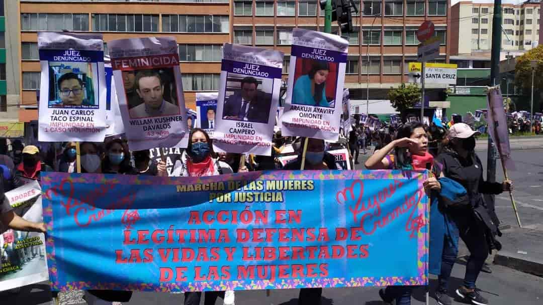 Marcha de mujeres en Bolivia